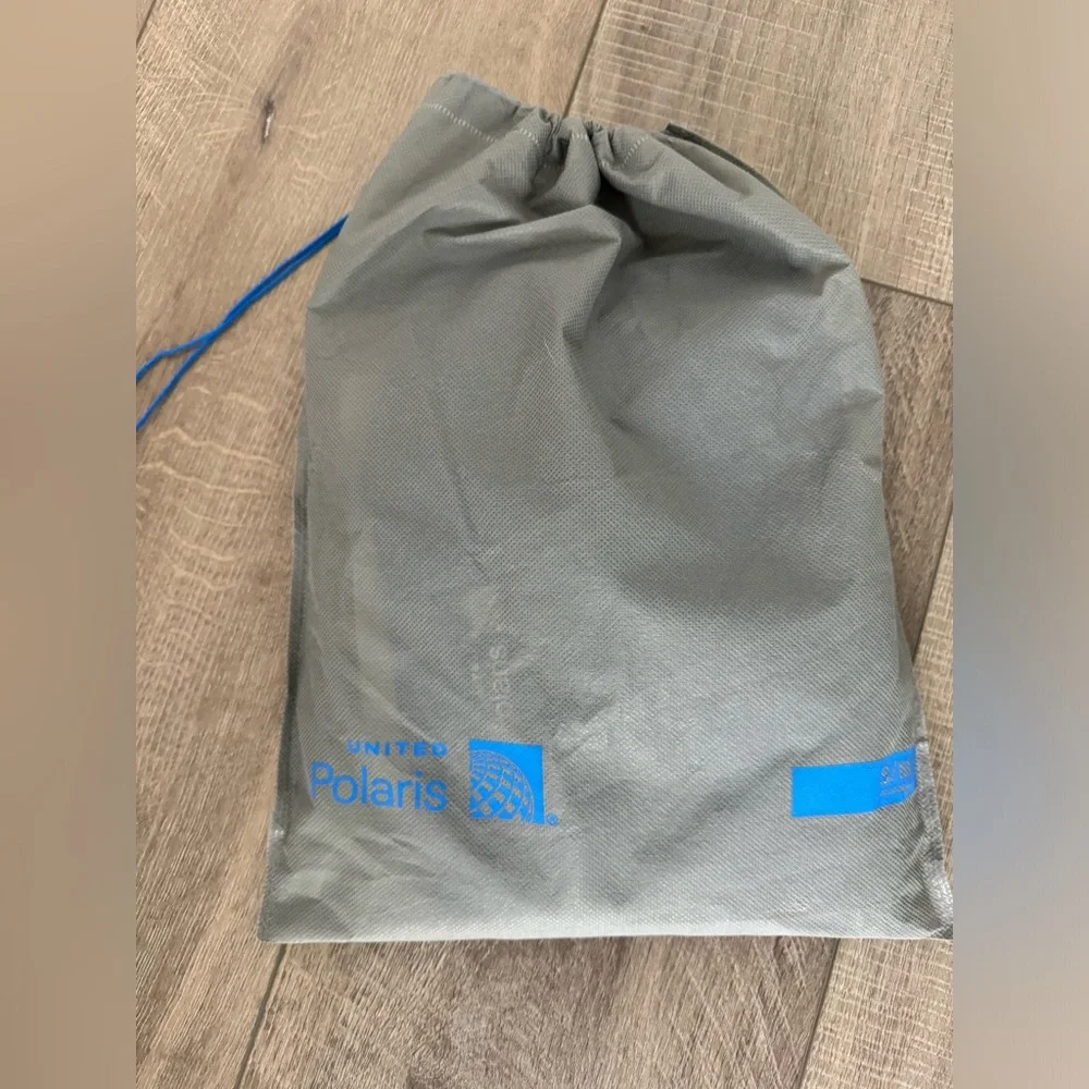NWT United Polaris Pajamas + 2 pairs of slippers